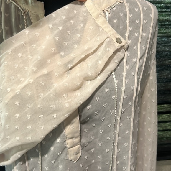 NIC+ZOE Women Cream V-Neck Long Sleeve Embroided Heart Tassel Tie Blouse Large - Picture 6 of 10